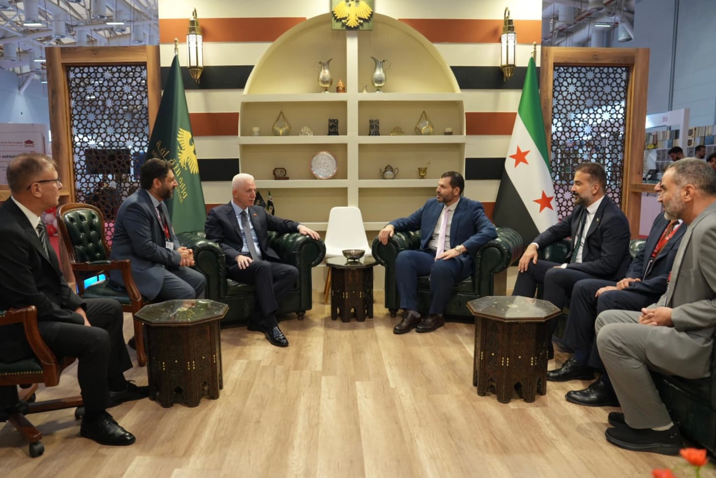 والي إسطنبول يزور جناح وزارة الثقافة السورية في معرض إسطنبول الدولي للكتاب العربي