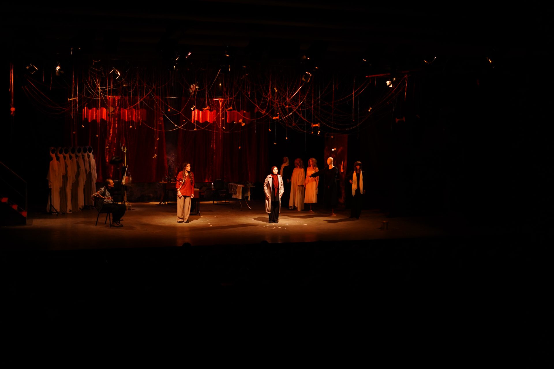 Under the auspices of the Ministry of Culture... the conclusion of the performances of the play “Doomsday” in Damascus in preparation for its showing in Aleppo