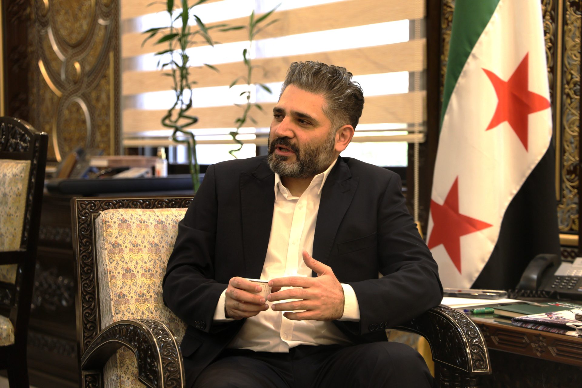 The Minister of Culture discusses with artist Jamal Suleiman the role of culture and art in the new Syria - 1