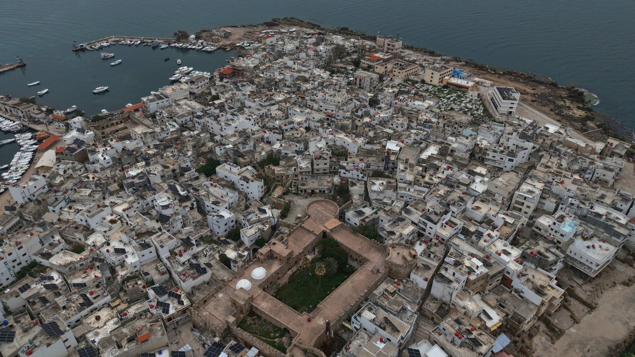 وزير الثقافة يجري جولة ميدانية في جزيرة أرواد بمحافظة طرطوس